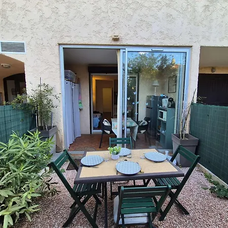 Rez De Jardin,climatisation, Proche De La Mer, Parking.. *